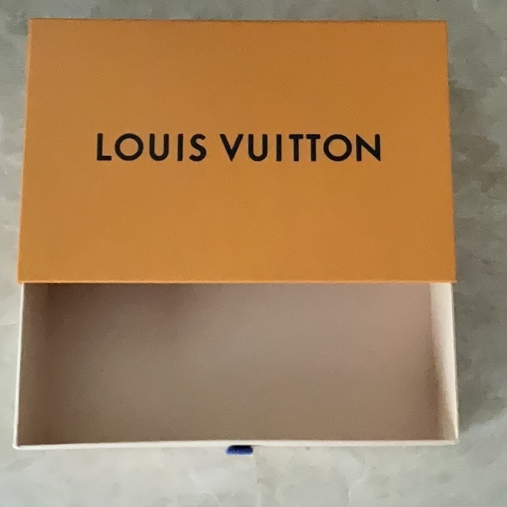 Louis Vuitton l BOX